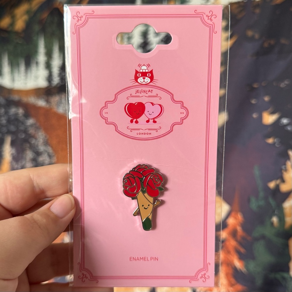 Jellycat Amuseables Rose Bouquet Pin Badge